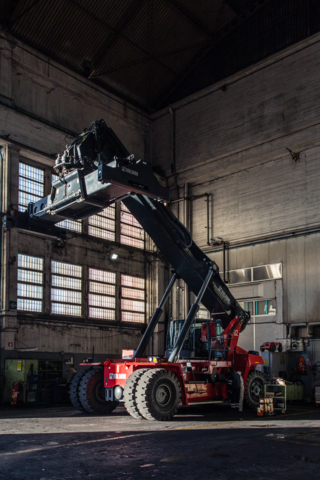 Kalmar_reachstacker.jpg